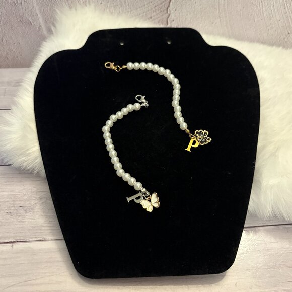 Stanley Cup Accessories Pearl Letter "P" Charm with Butterfly (2pc) (SKU: 249MI) - Picture 1 of 3